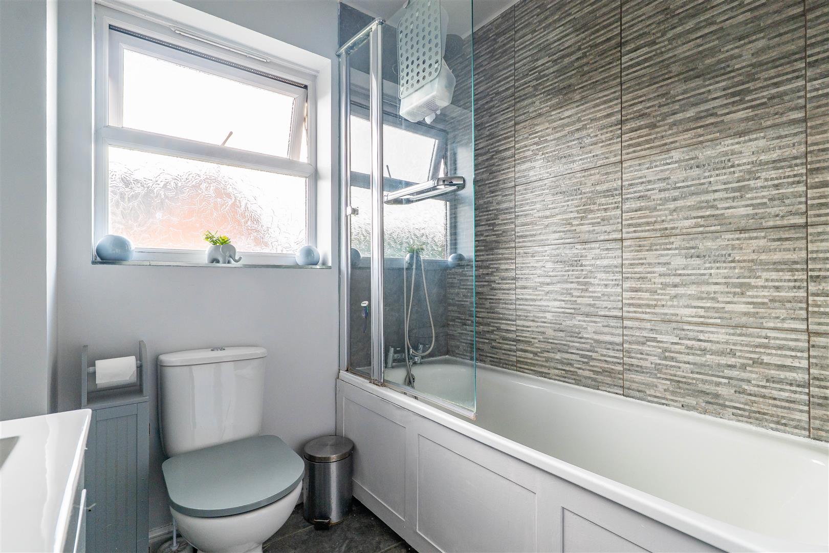 4 bed property in Parish Gardens, Leyland
